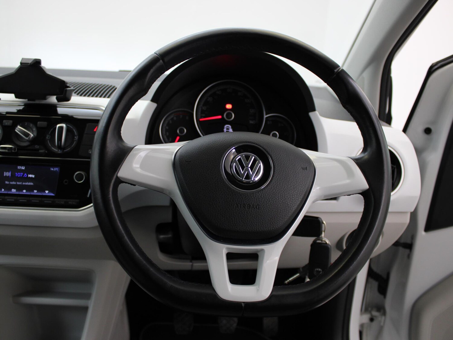 Used Volkswagen up! 2019 for sale - 76243677: Photo 29