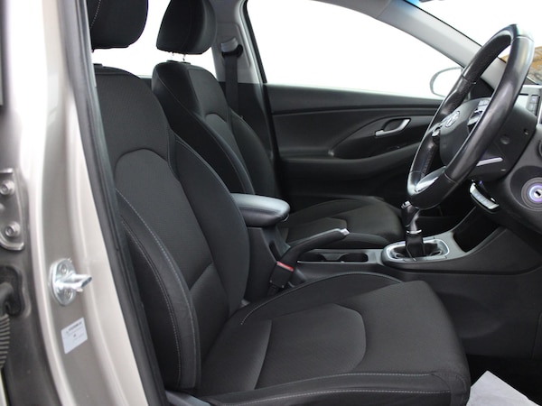 Used Hyundai i30 2018 for sale - 76016363: Photo 9