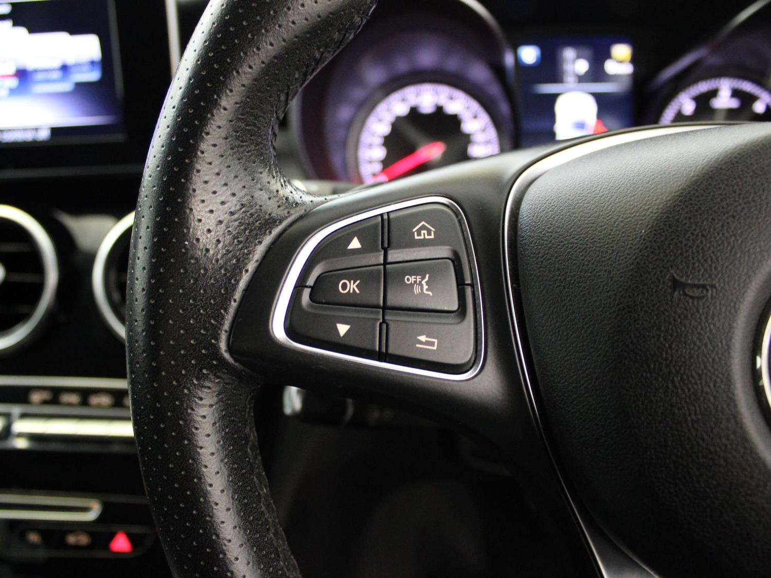 Used Mercedes-Benz C Class 2018 for sale - 76515812: Photo 32