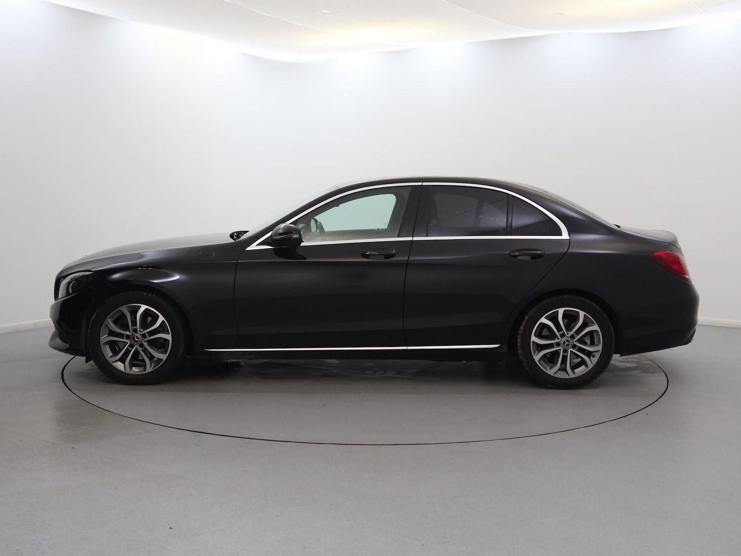 Used Mercedes-Benz C Class 2018 for sale - 76515812: Photo 4