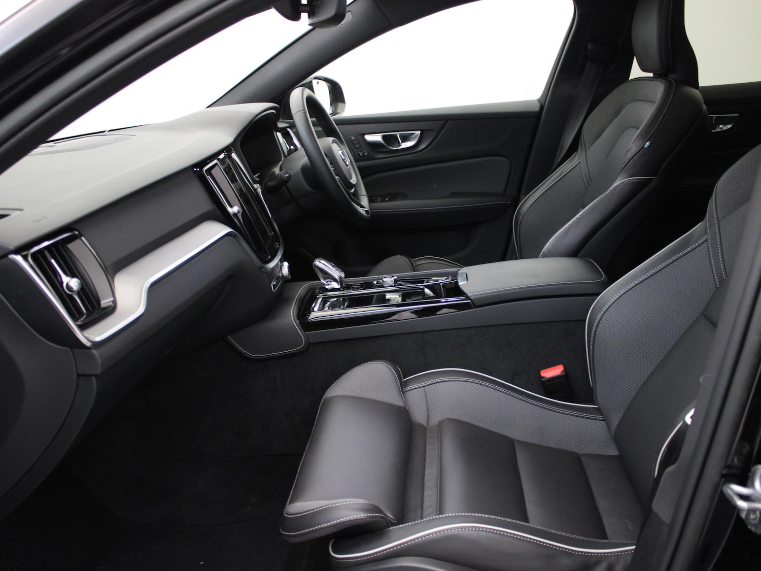 Used Volvo V60 2022 for sale - 76442661: Photo 10