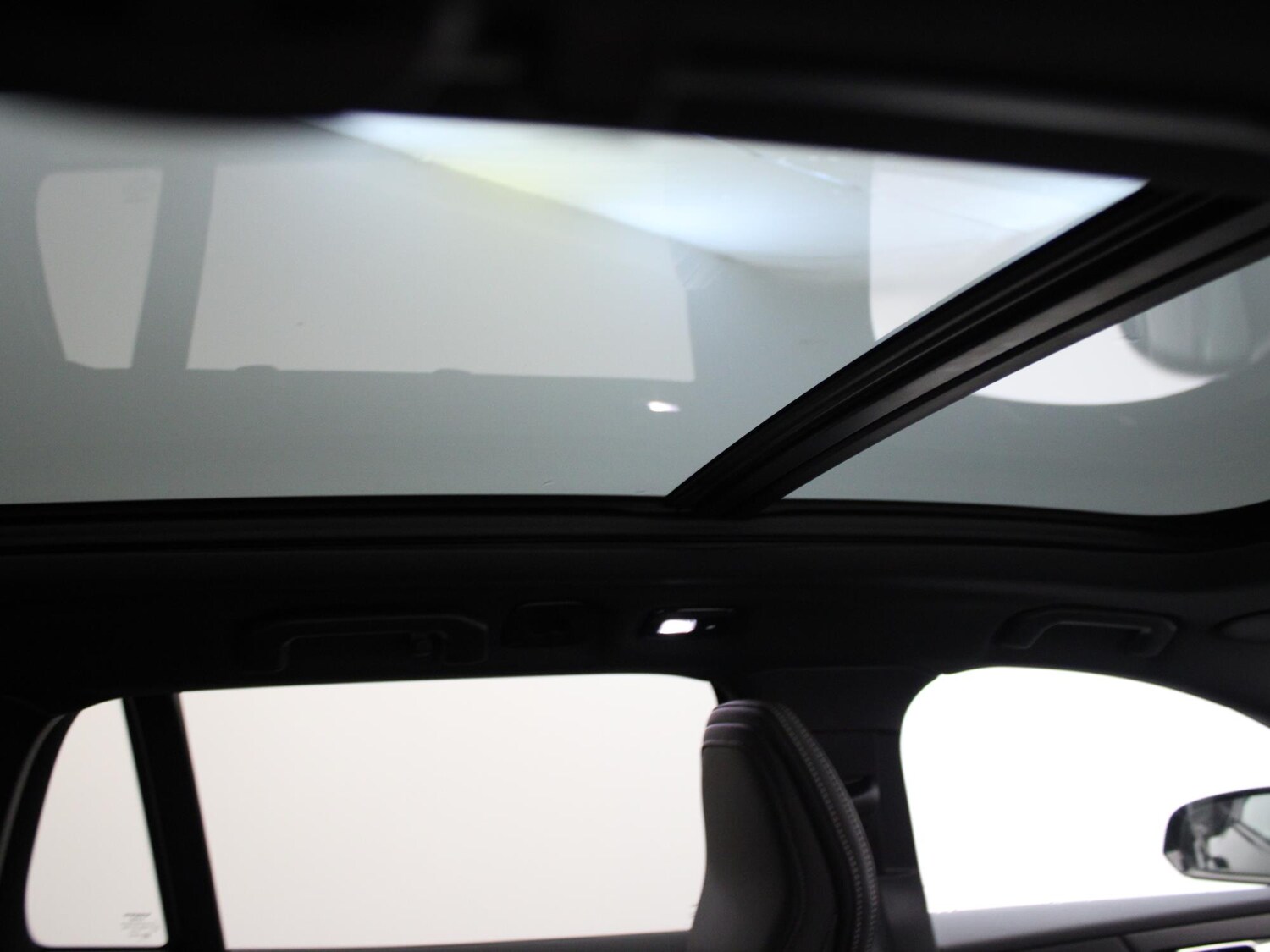 Used Volvo V60 2022 for sale - 76442661: Photo 15