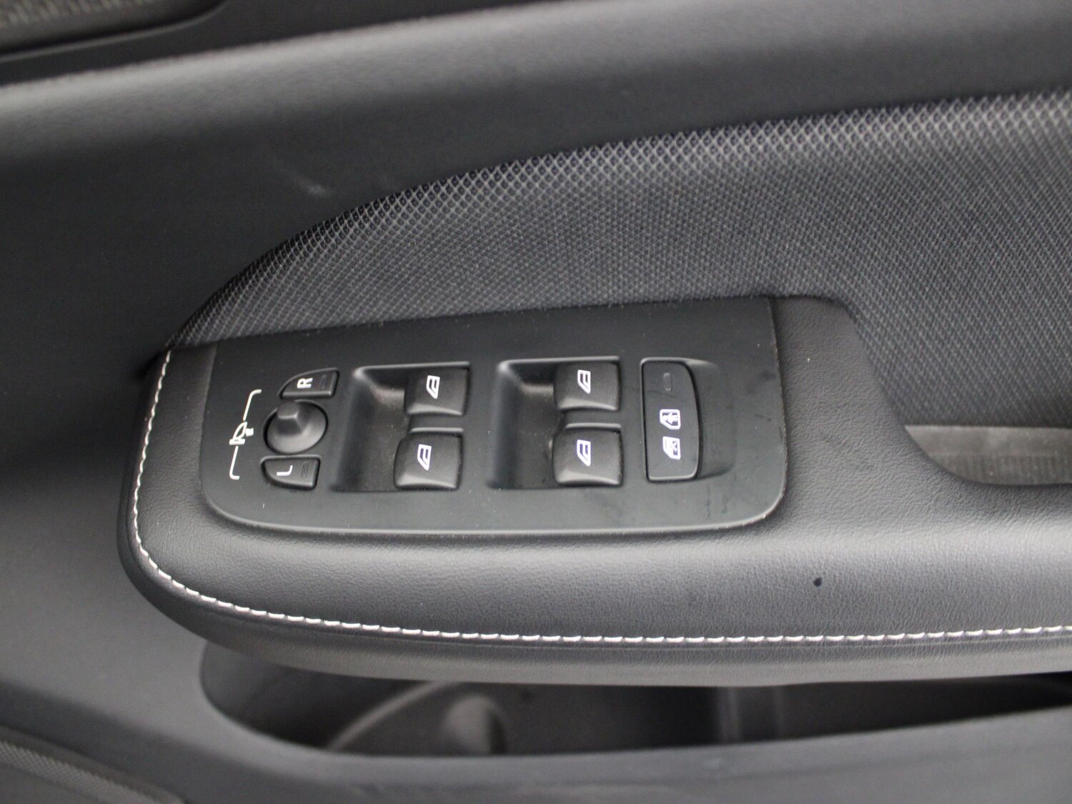 Used Volvo V60 2022 for sale - 76442661: Photo 46