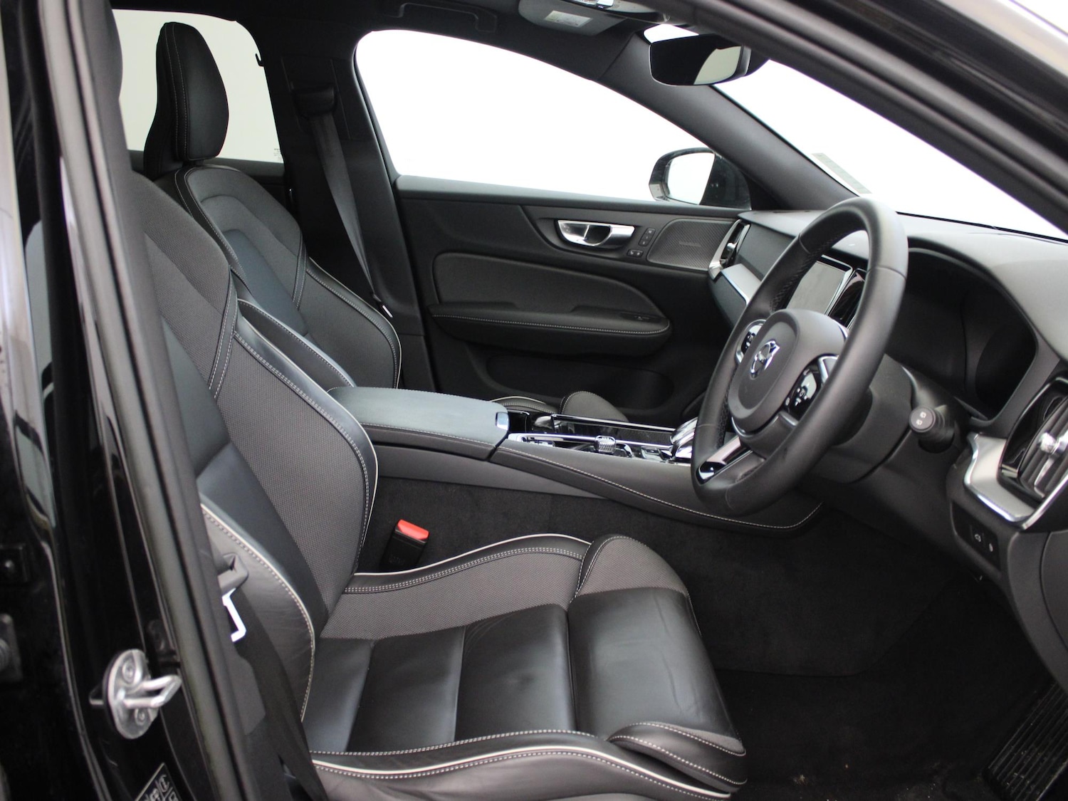 Used Volvo V60 2022 for sale - 76442661: Photo 9