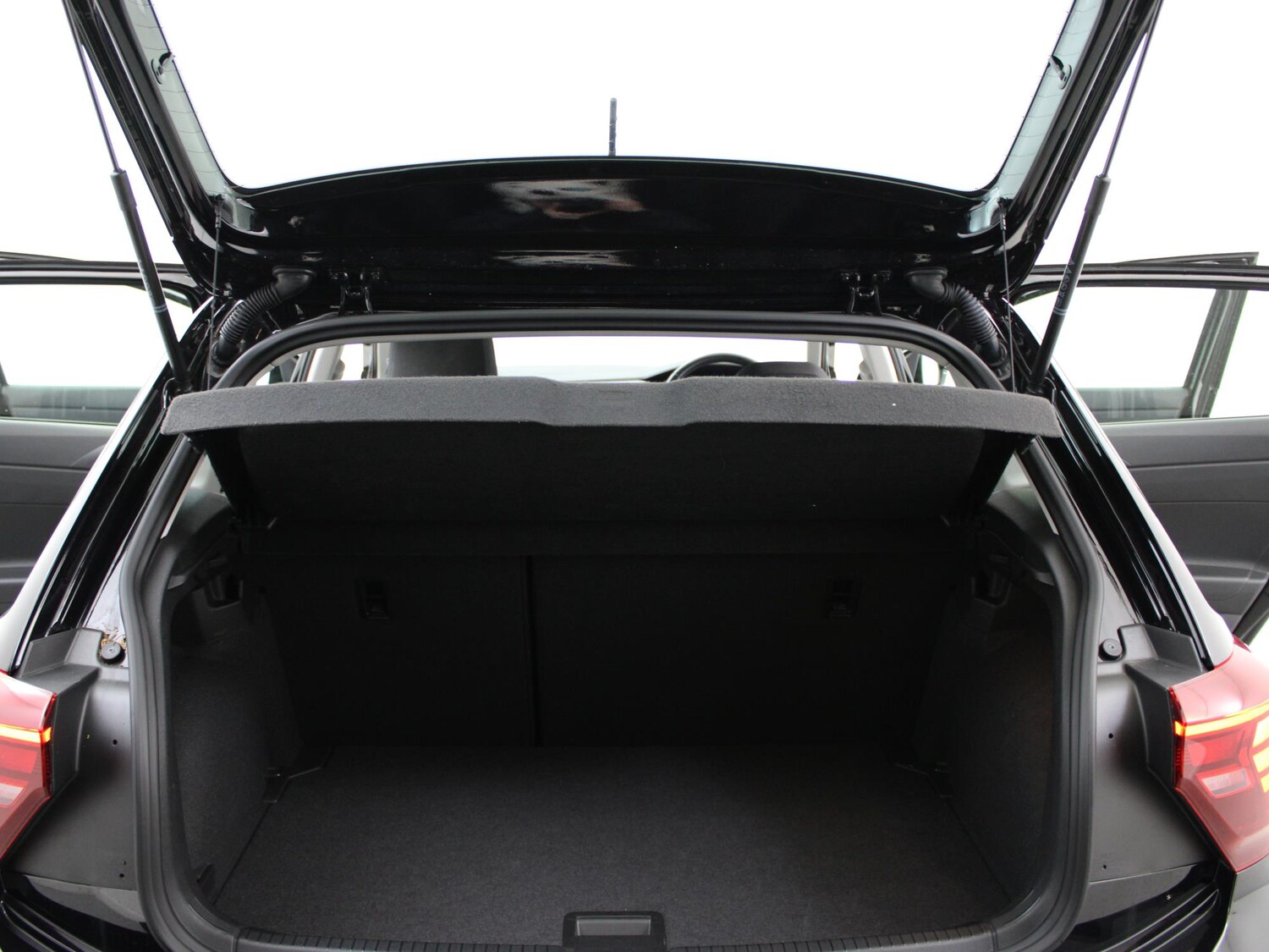 Used Volkswagen Polo 2024 for sale - 77601554: Photo 37