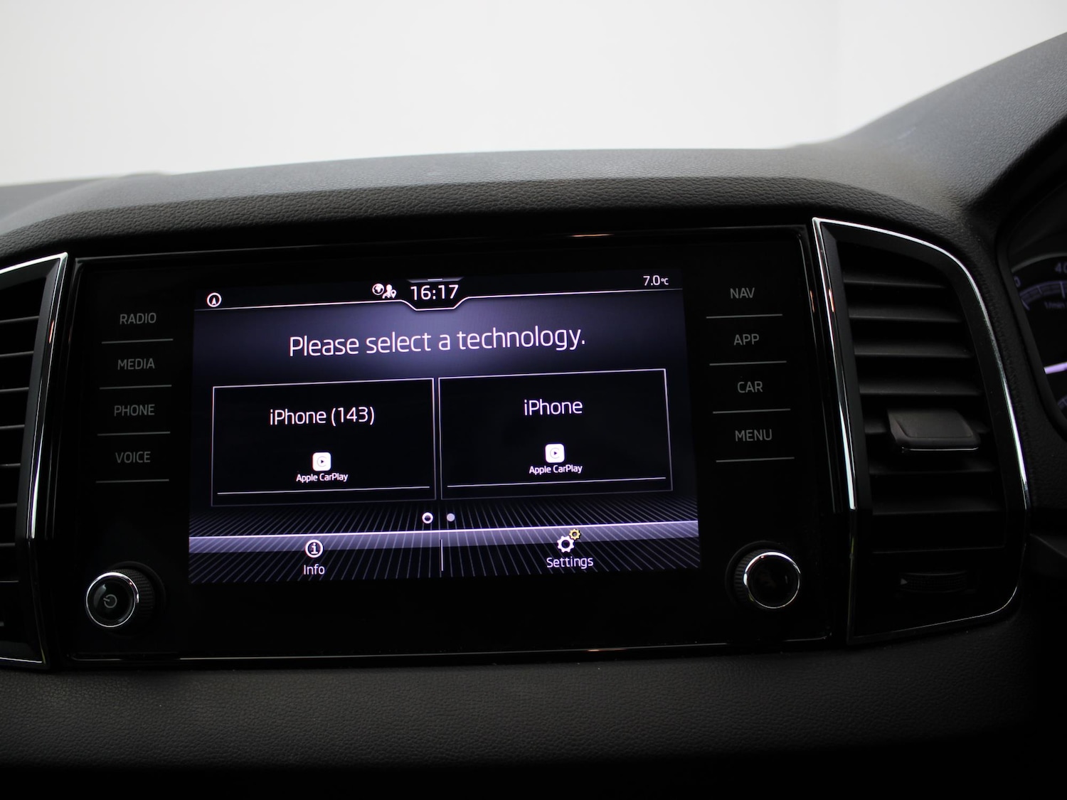 Used Skoda Karoq 2020 for sale - 76755431: Photo 14