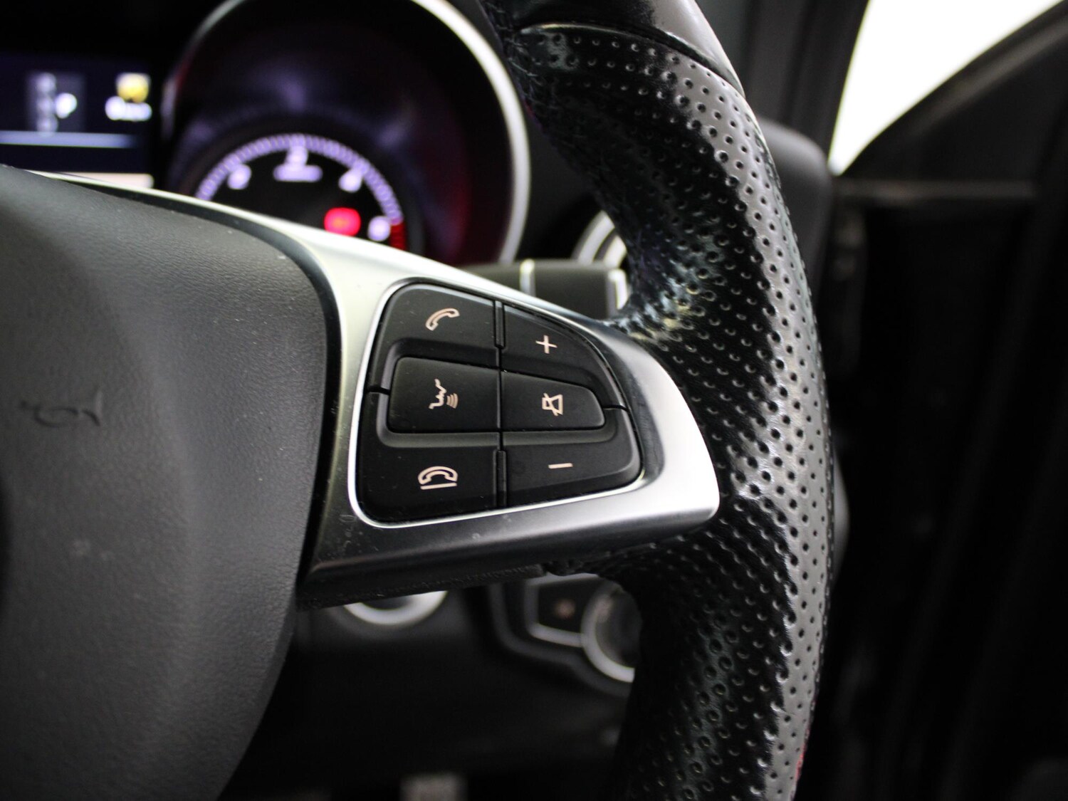 Used Mercedes-Benz GLC 2017 for sale - 76553472: Photo 32