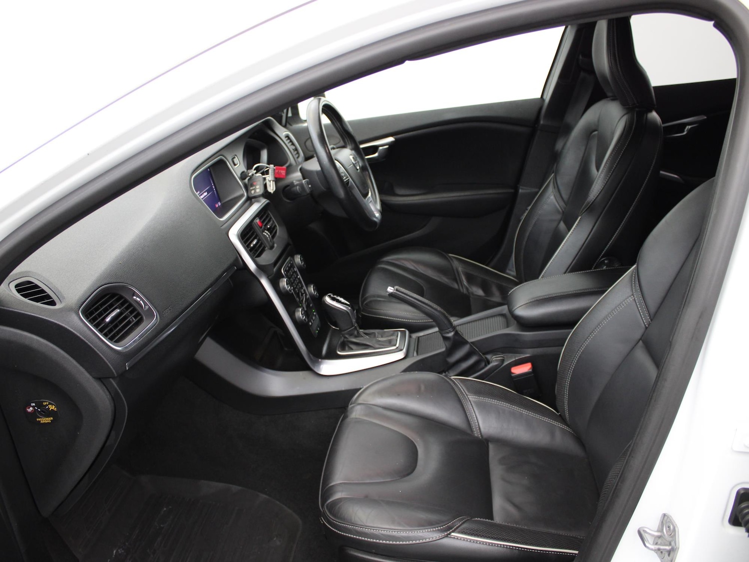 Used Volvo V40 2018 for sale - 76968178: Photo 11