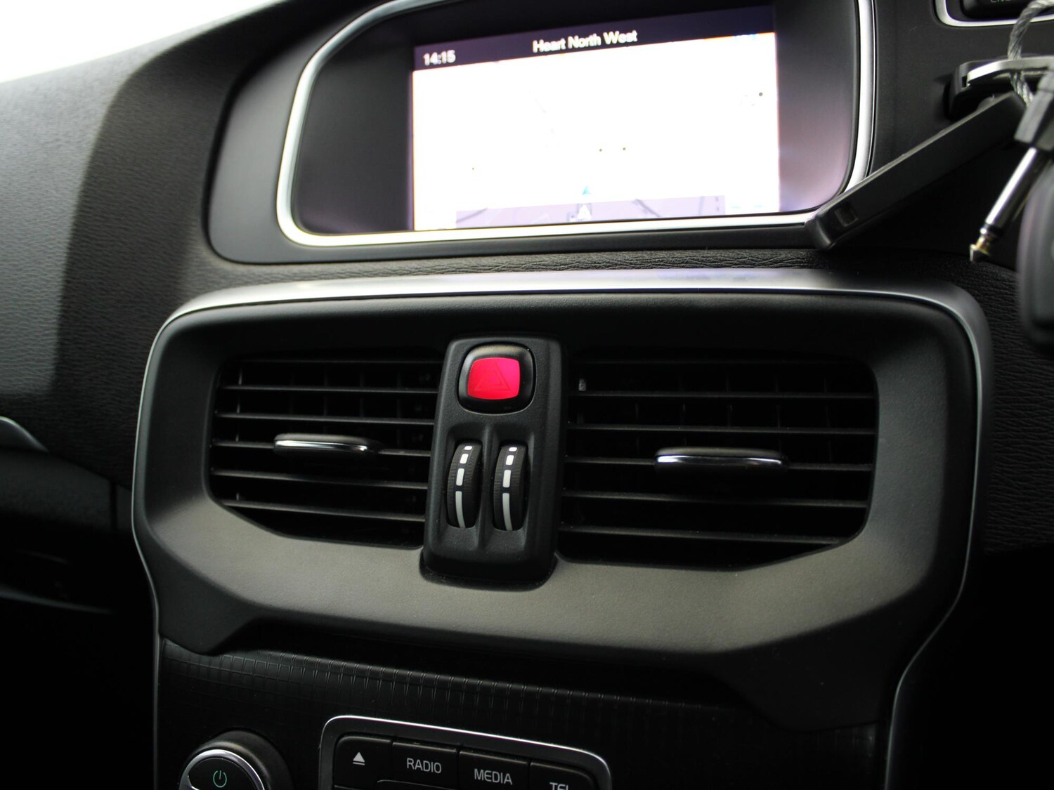 Used Volvo V40 2018 for sale - 76968178: Photo 28