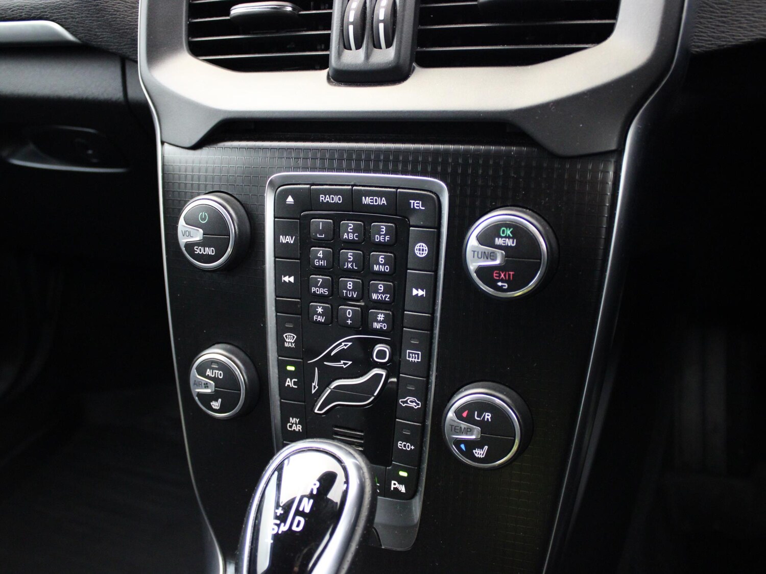 Used Volvo V40 2018 for sale - 76968178: Photo 29