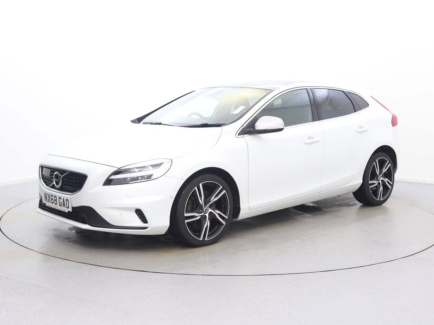 Used Volvo V40 2018 for sale - 76968178: Photo 3
