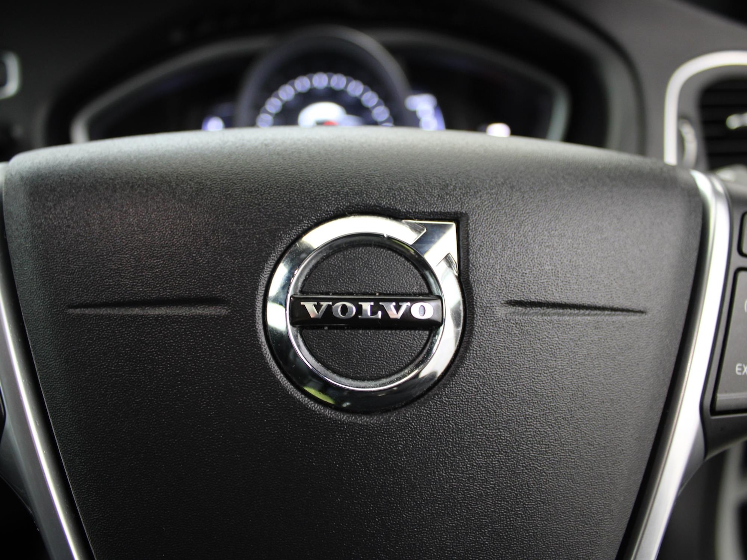 Used Volvo V40 2018 for sale - 76968178: Photo 32