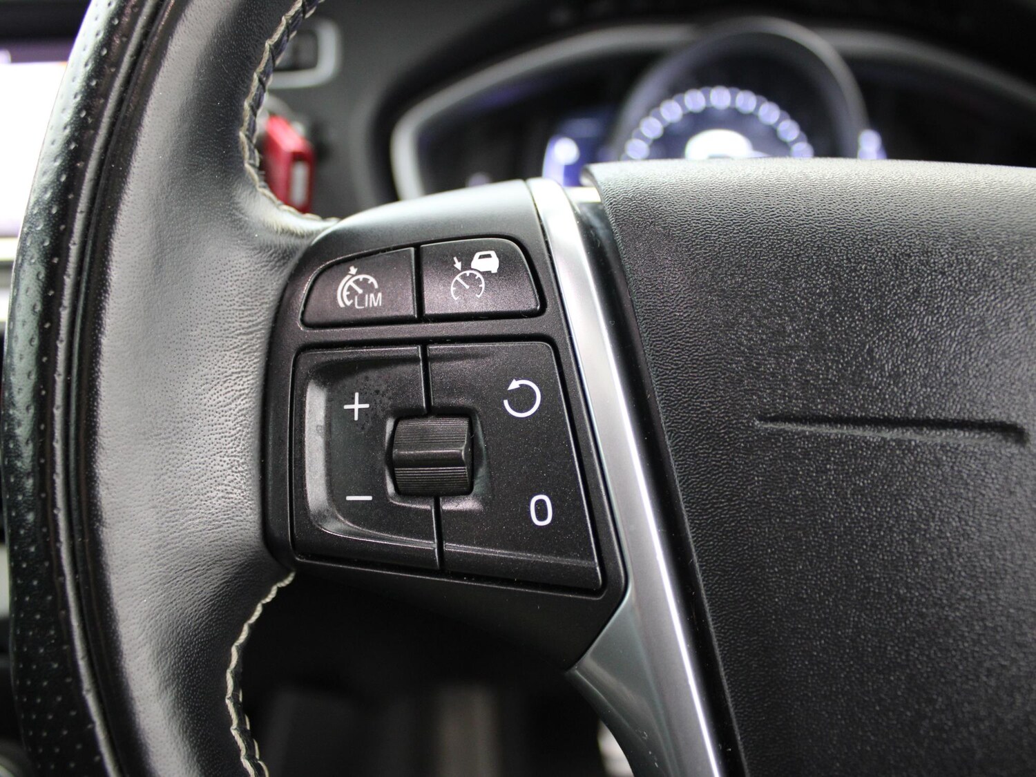 Used Volvo V40 2018 for sale - 76968178: Photo 33