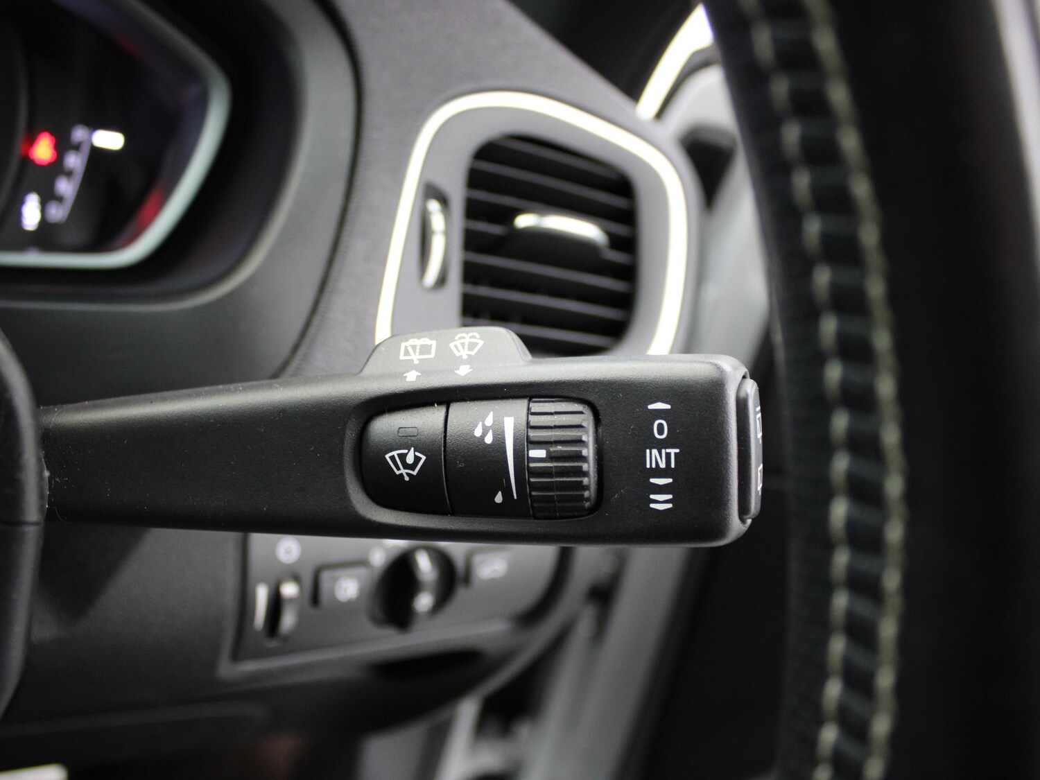 Used Volvo V40 2018 for sale - 76968178: Photo 36