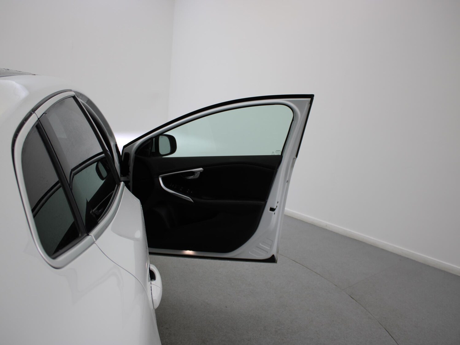 Used Volvo V40 2018 for sale - 76968178: Photo 38