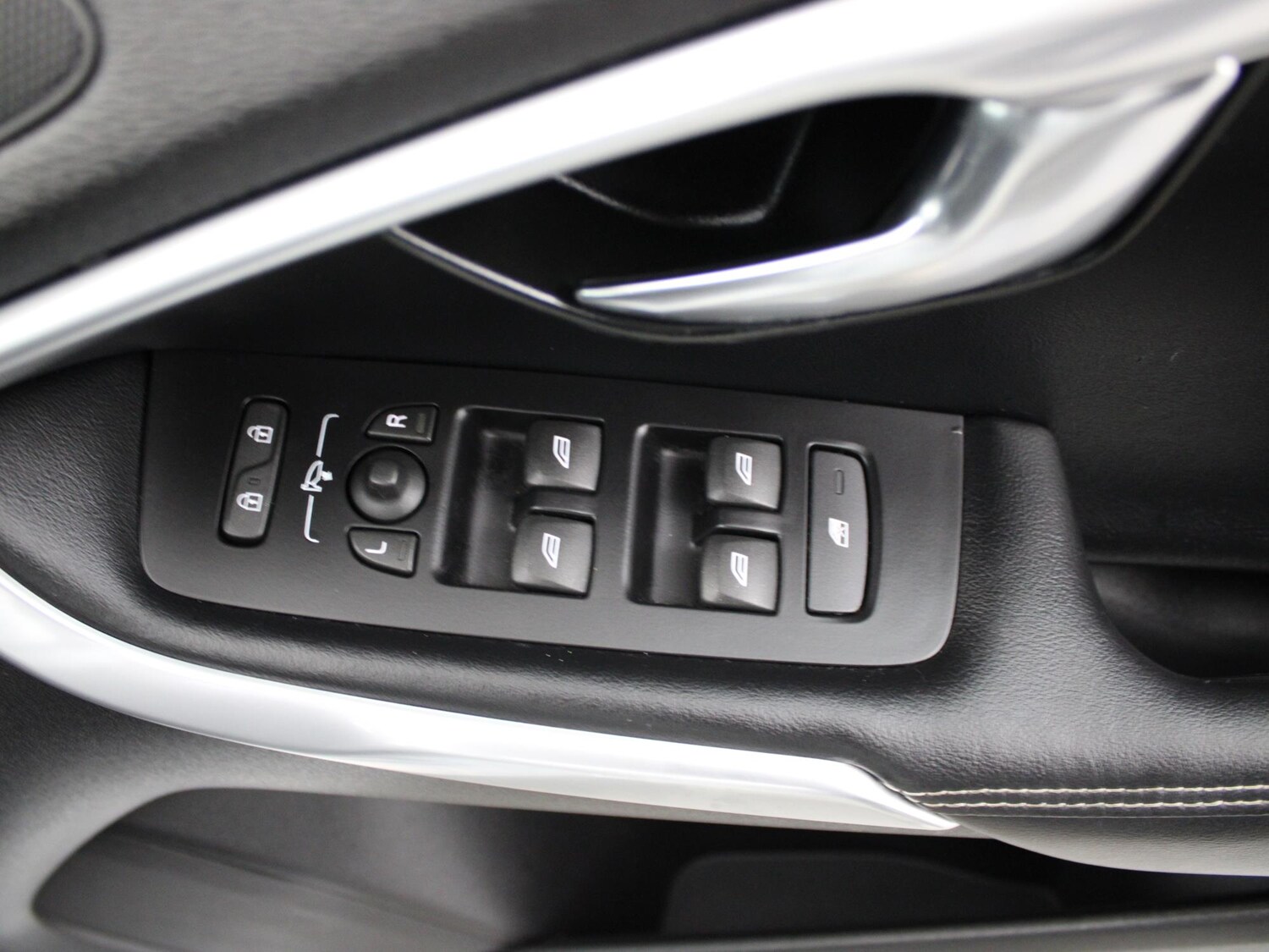 Used Volvo V40 2018 for sale - 76968178: Photo 39