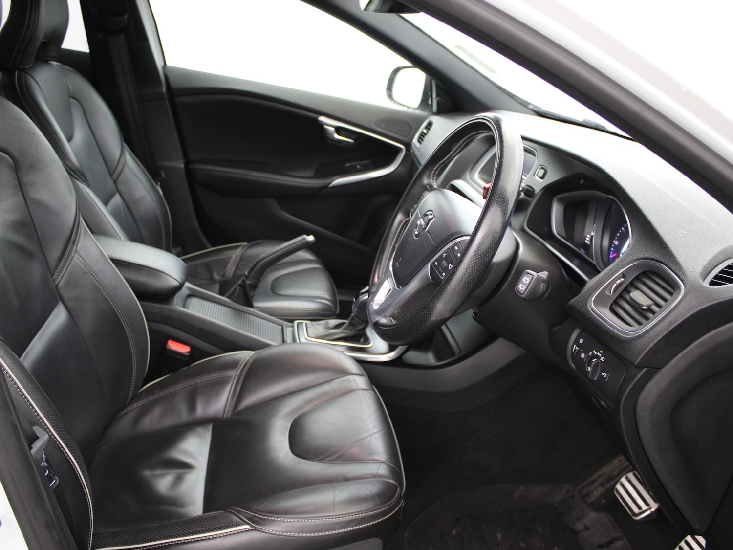 Used Volvo V40 2018 for sale - 76968178: Photo 9