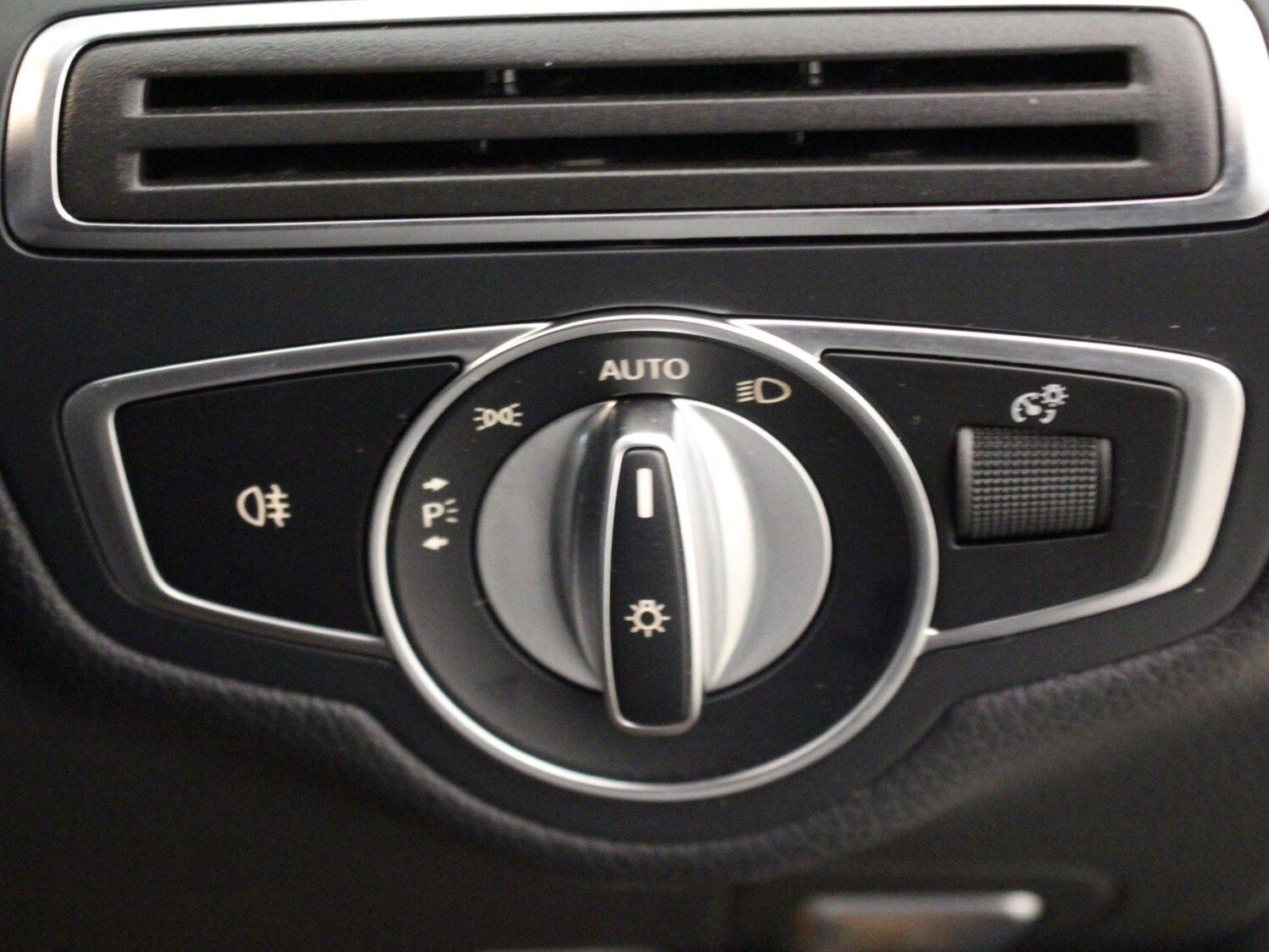 Used Mercedes-Benz C Class 2019 for sale - 77973285: Photo 17