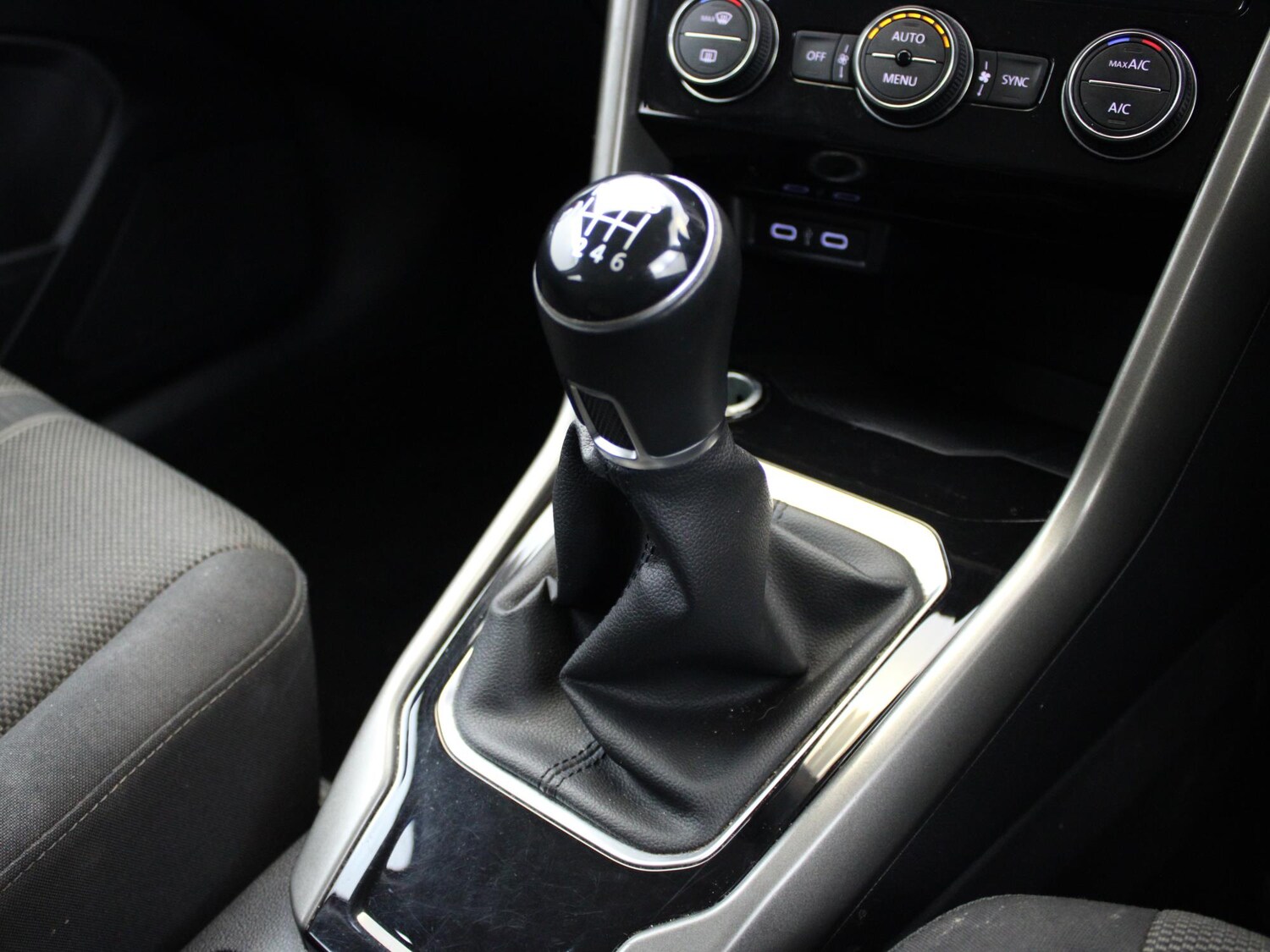 Used Volkswagen T-Roc 2020 for sale - 76442634: Photo 24