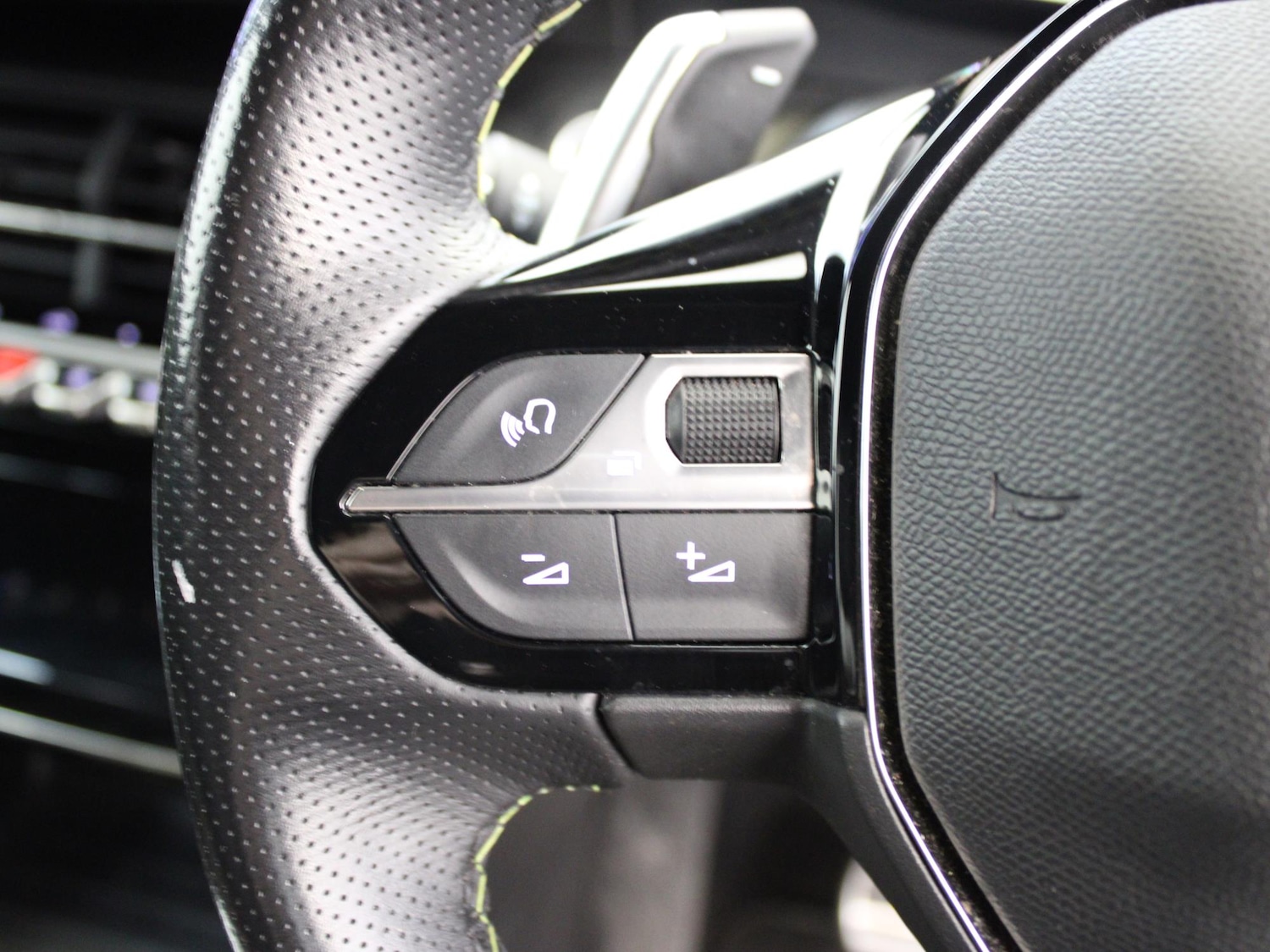 Used Peugeot 2008 2024 for sale - 76411642: Photo 27