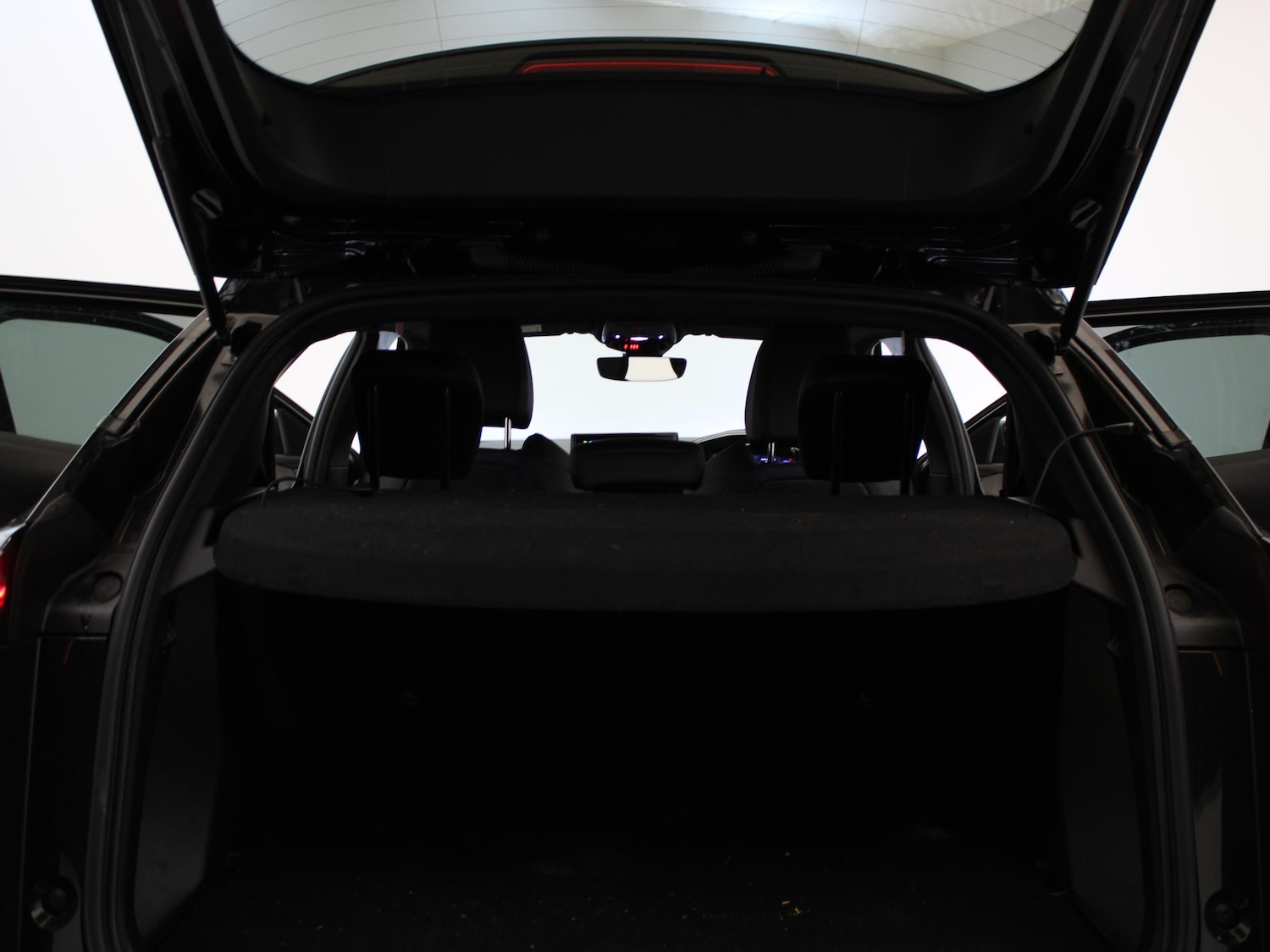 Used Peugeot 2008 2024 for sale - 76411642: Photo 32