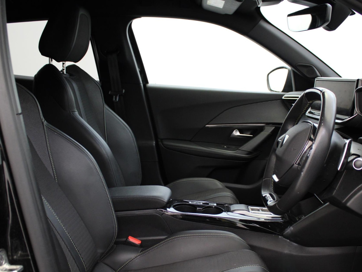 Used Peugeot 2008 2024 for sale - 76411642: Photo 9