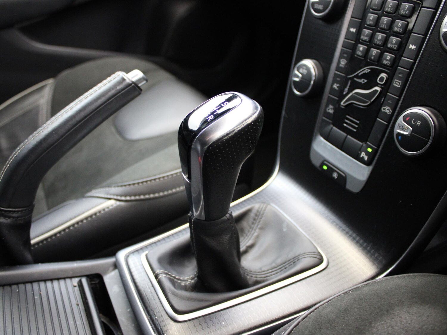 Used Volvo V40 2018 for sale - 78024657: Photo 18