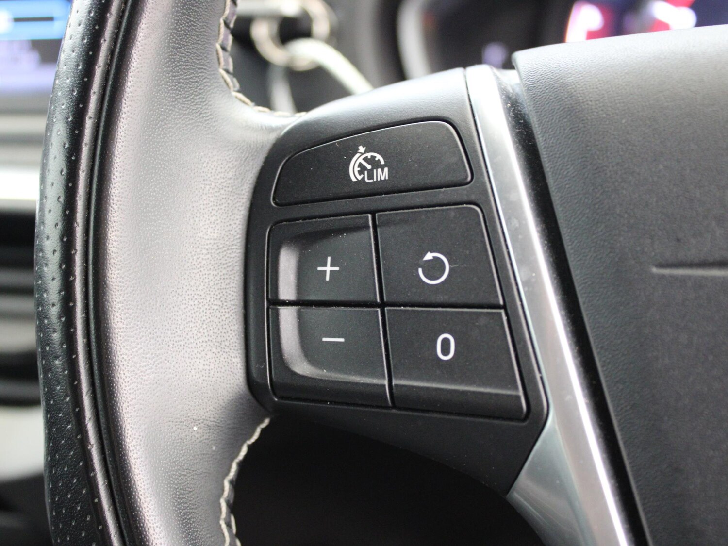 Used Volvo V40 2018 for sale - 78024657: Photo 21