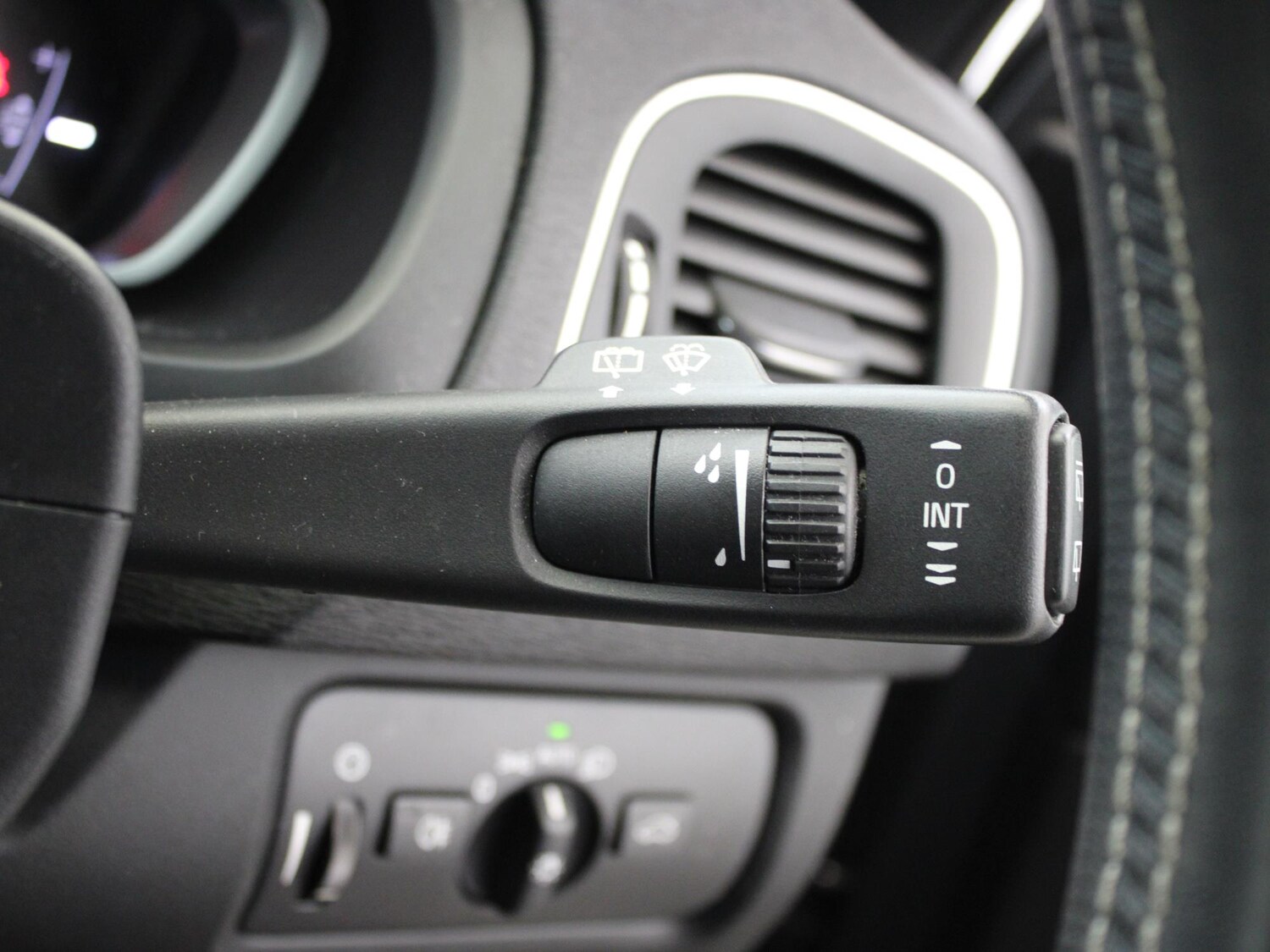 Used Volvo V40 2018 for sale - 78024657: Photo 24