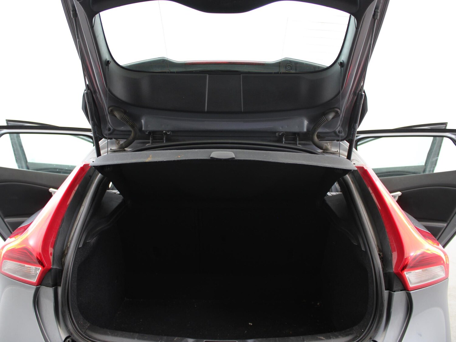 Used Volvo V40 2018 for sale - 78024657: Photo 26