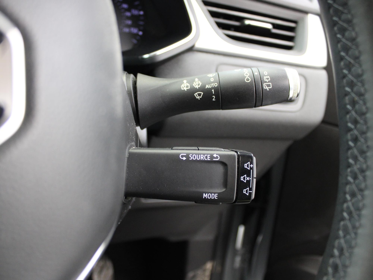 Used Renault Captur 2020 for sale - 76916413: Photo 29