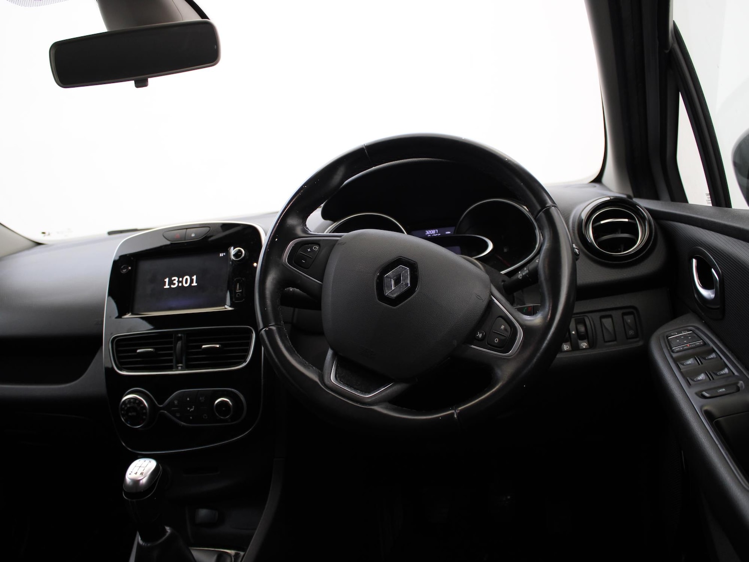 Used Renault Clio 2019 for sale - 76755378: Photo 12