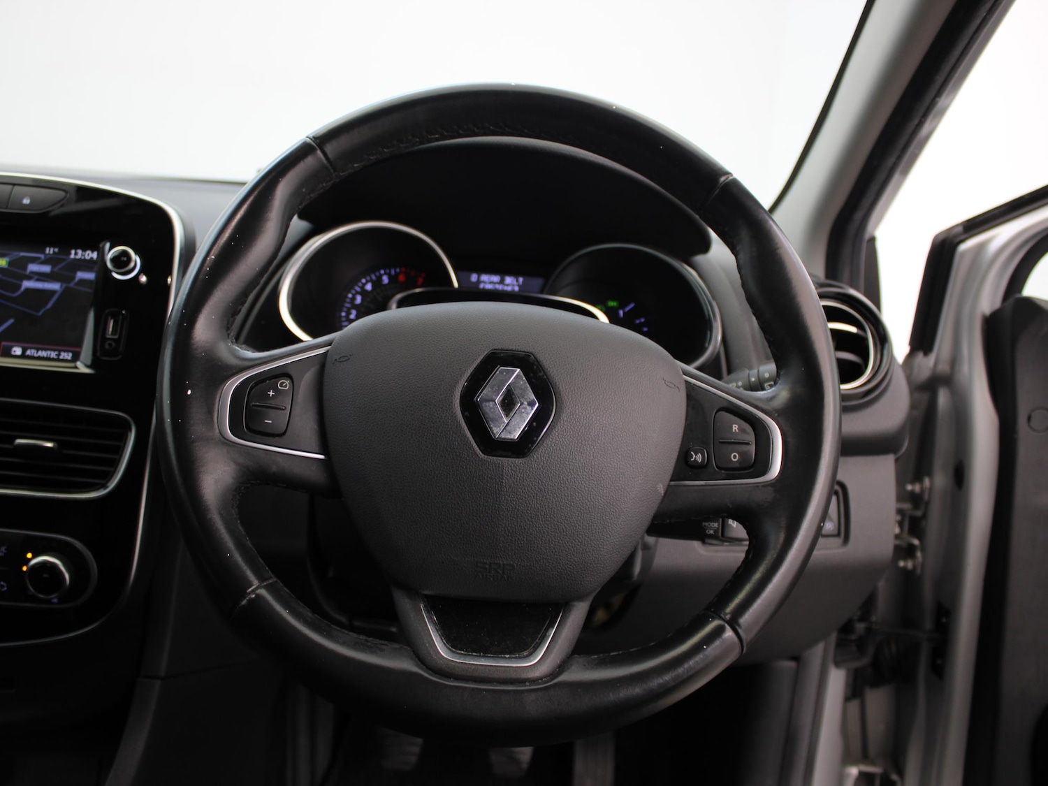 Used Renault Clio 2019 for sale - 76755378: Photo 23