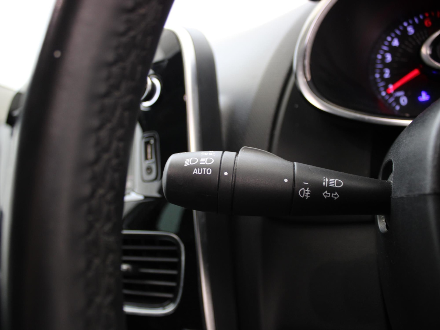 Used Renault Clio 2019 for sale - 76755378: Photo 24