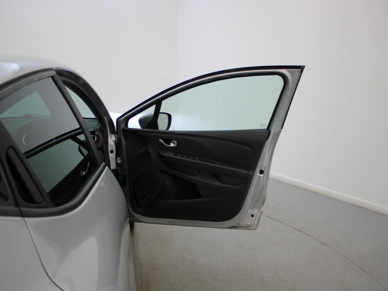 Used Renault Clio 2019 for sale - 76755378: Photo 27