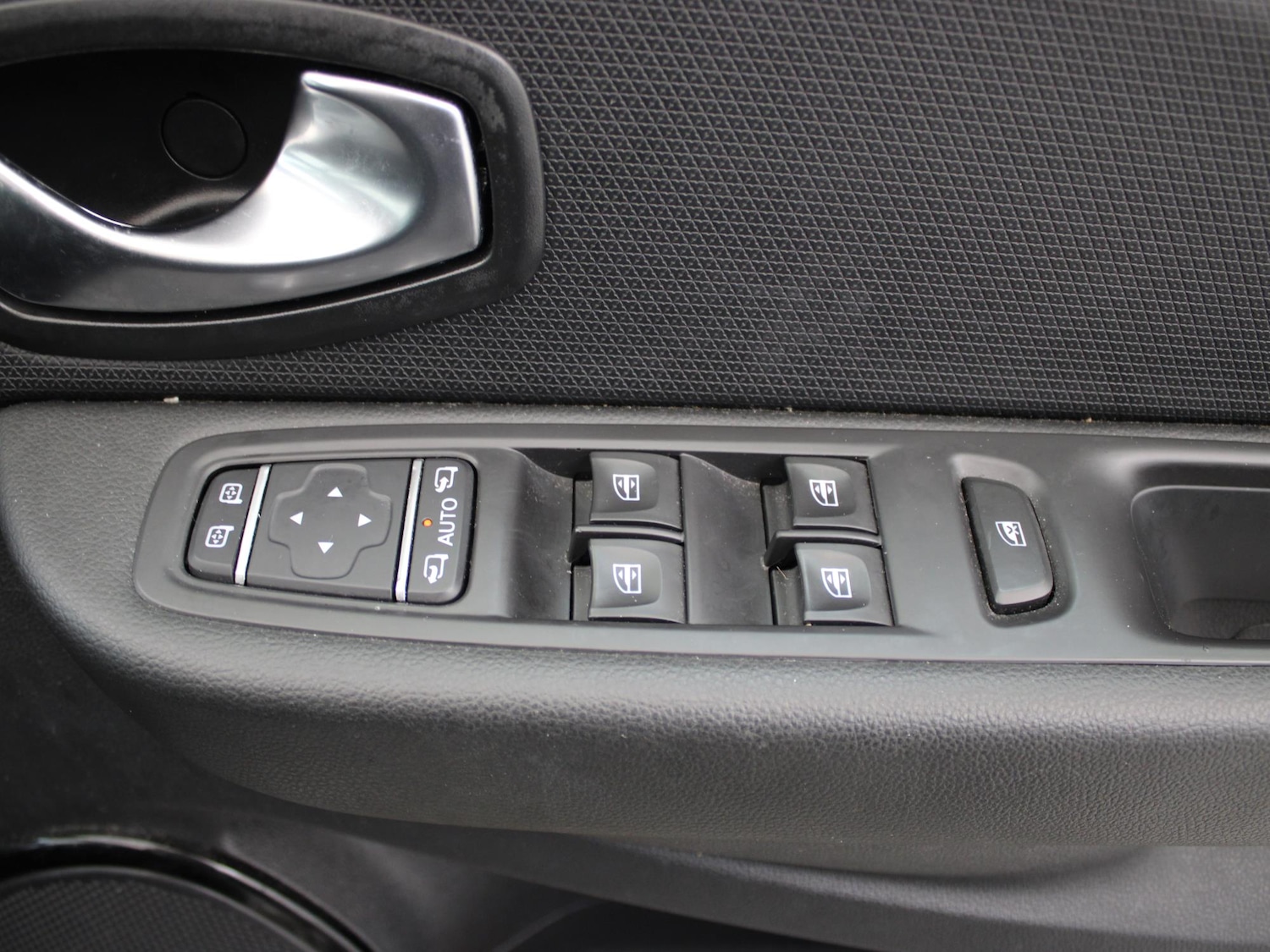 Used Renault Clio 2019 for sale - 76755378: Photo 28