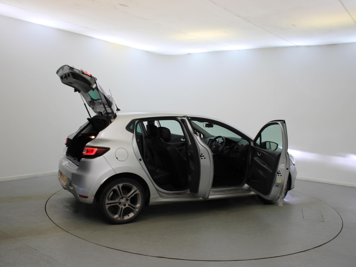 Used Renault Clio 2019 for sale - 76755378: Photo 29