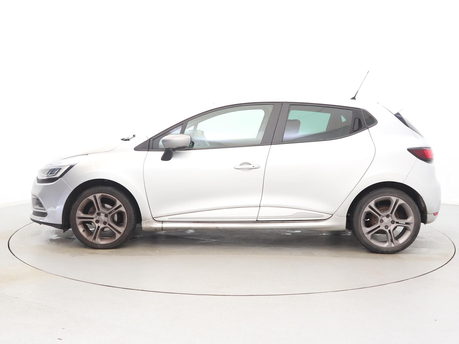 Used Renault Clio 2019 for sale - 76755378: Photo 4