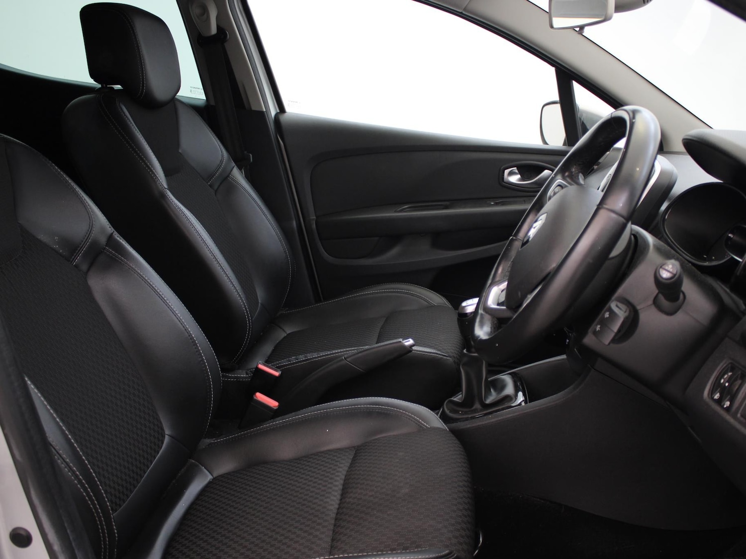 Used Renault Clio 2019 for sale - 76755378: Photo 9