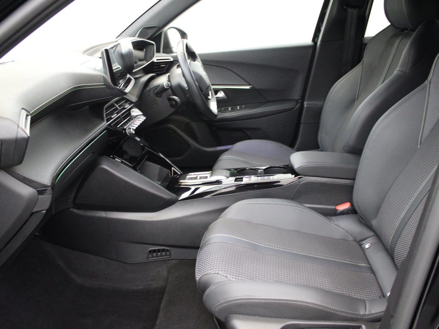 Used Peugeot 2008 2022 for sale - 76442705: Photo 11