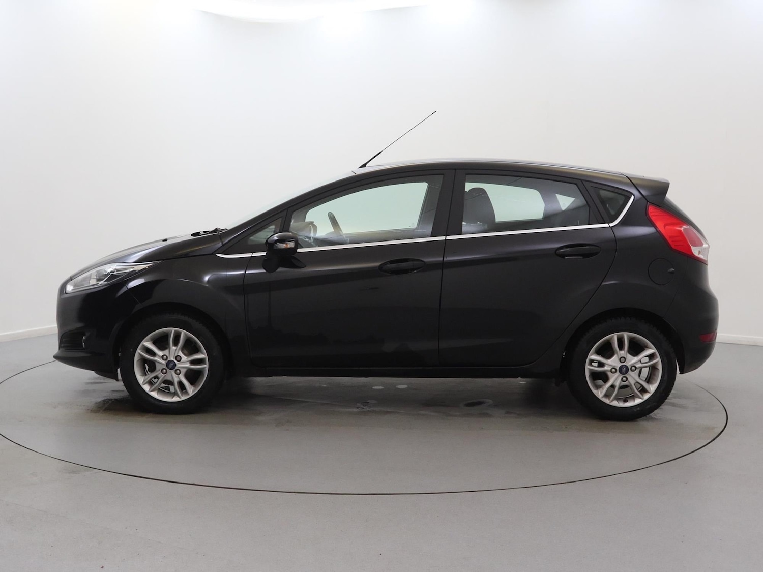 Used Ford Fiesta 2017 for sale - 76610847: Photo 4