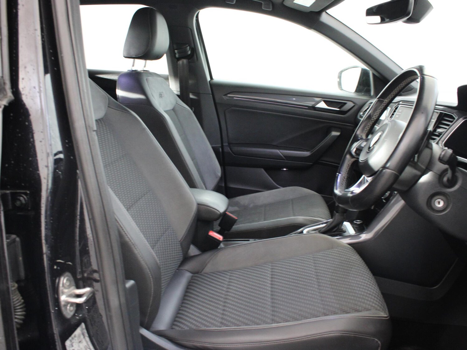 Used Volkswagen T-Roc 2021 for sale - 77500768: Photo 9