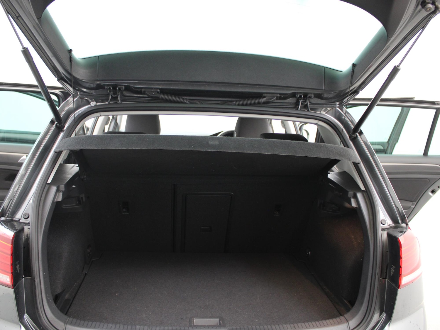 Used Volkswagen Golf 2019 for sale - 77601697: Photo 34