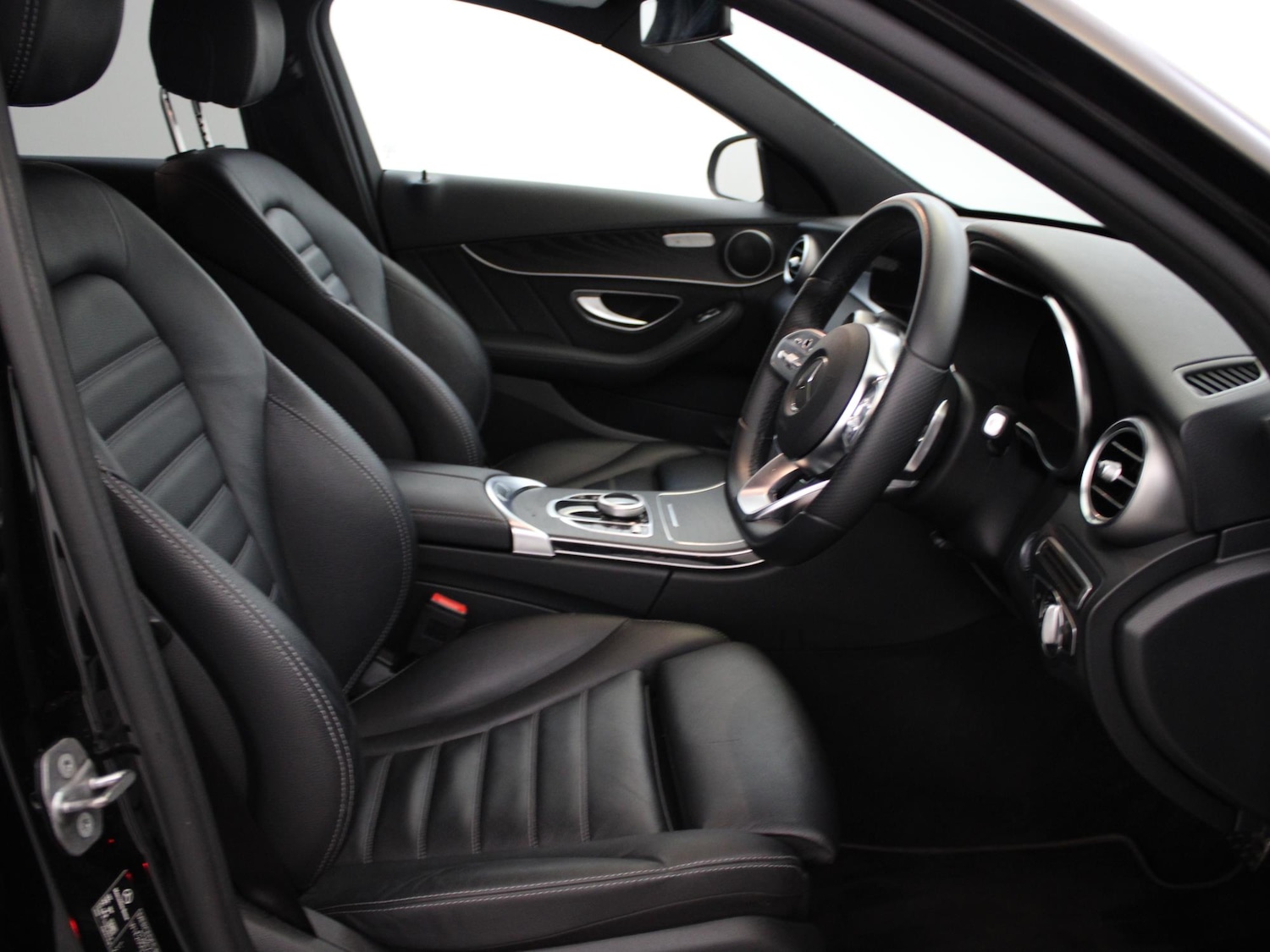 Used Mercedes-Benz C Class 2021 for sale - 76564786: Photo 9