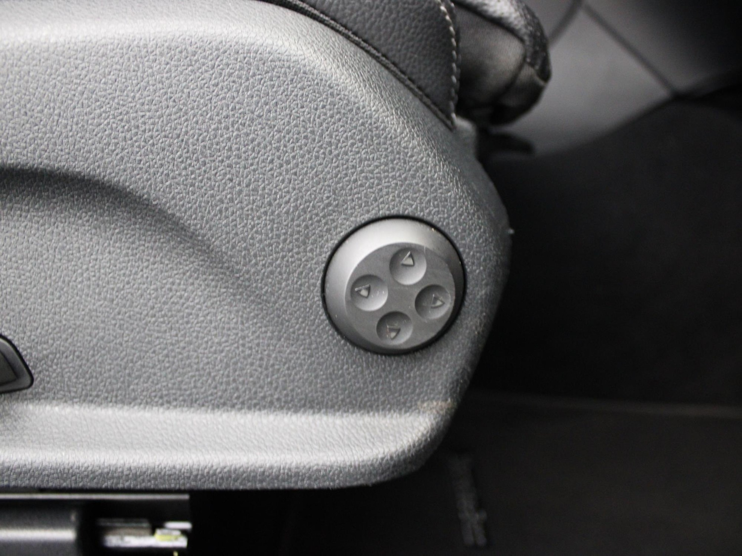 Used Mercedes-Benz GLC 2018 for sale - 77374196: Photo 10