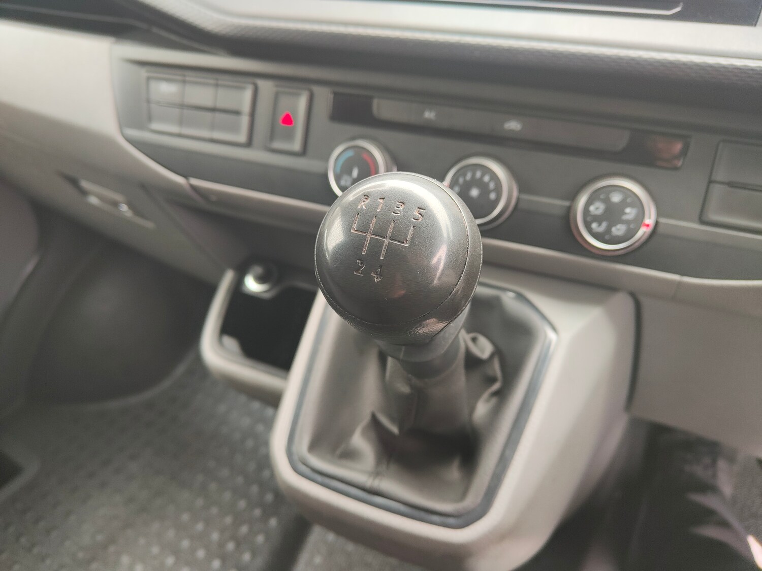 Used Volkswagen Transporter 2021 for sale - 77158924: Photo 14