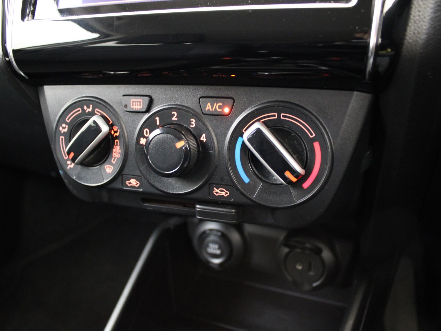 Used Suzuki Swift 2020 for sale - 76047404: Photo 25