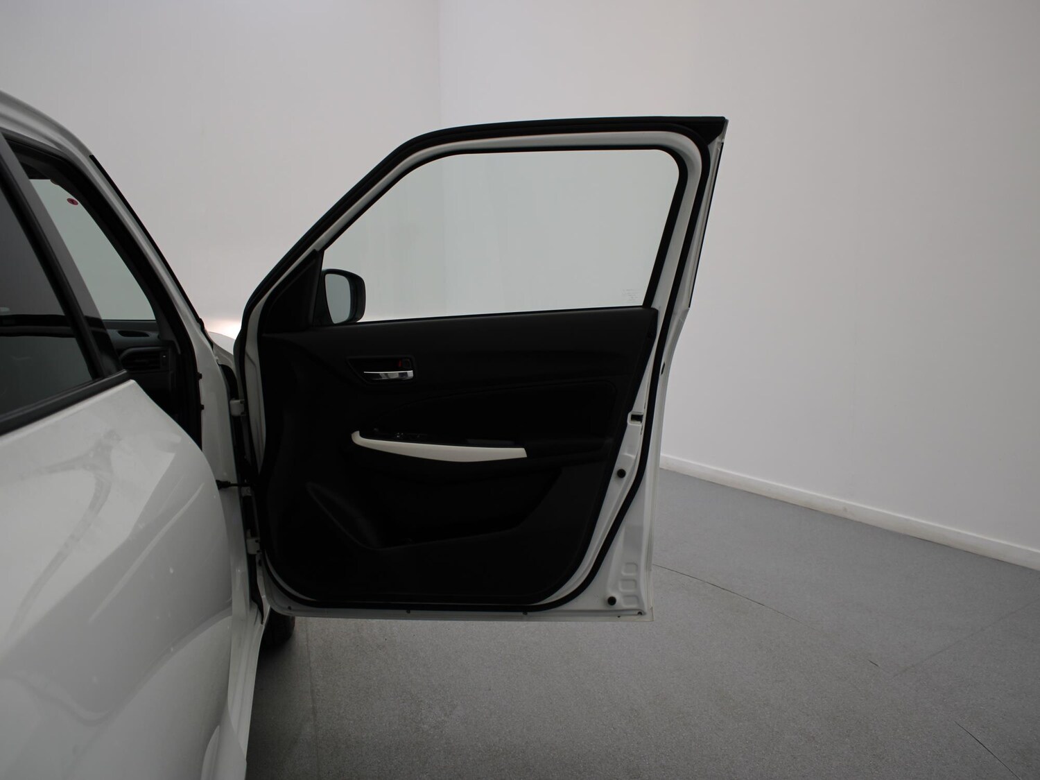 Used Suzuki Swift 2020 for sale - 76047404: Photo 32