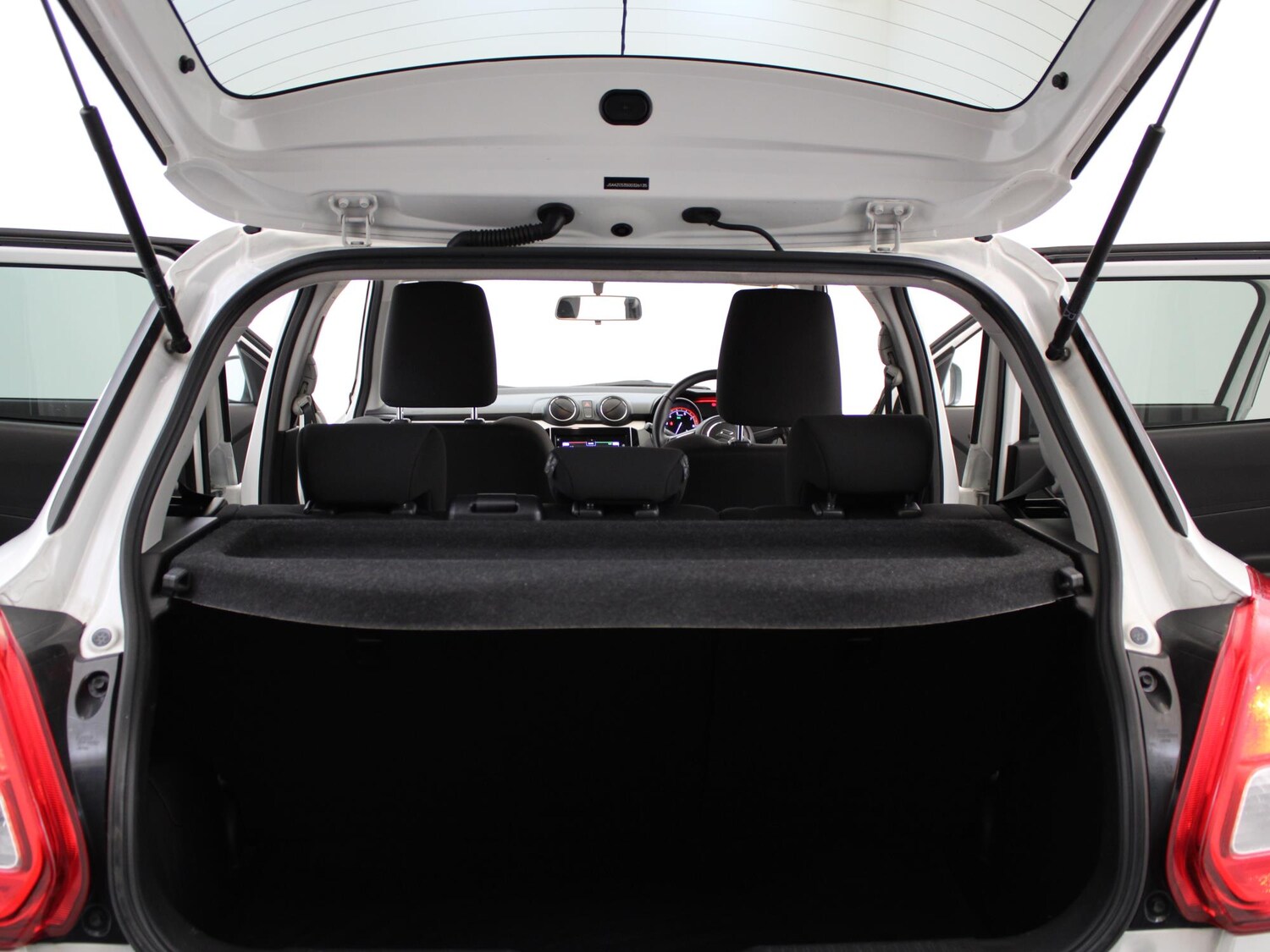 Used Suzuki Swift 2020 for sale - 76047404: Photo 34