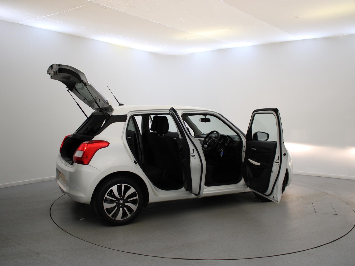 Used Suzuki Swift 2020 for sale - 76047404: Photo 35